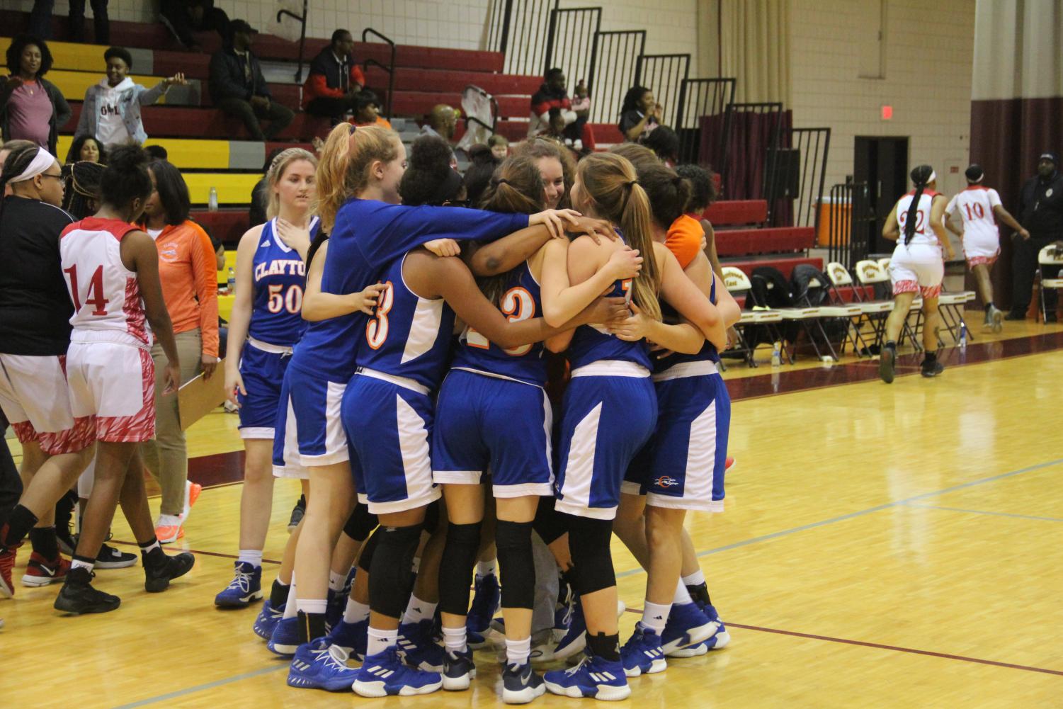 BREAKING: Girls' Basketball Wins District Championships