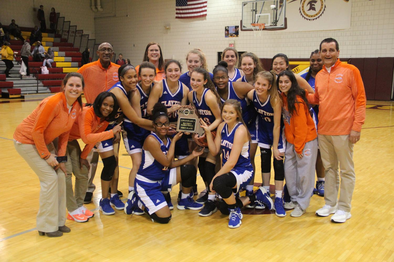 BREAKING: Girls' Basketball Wins District Championships