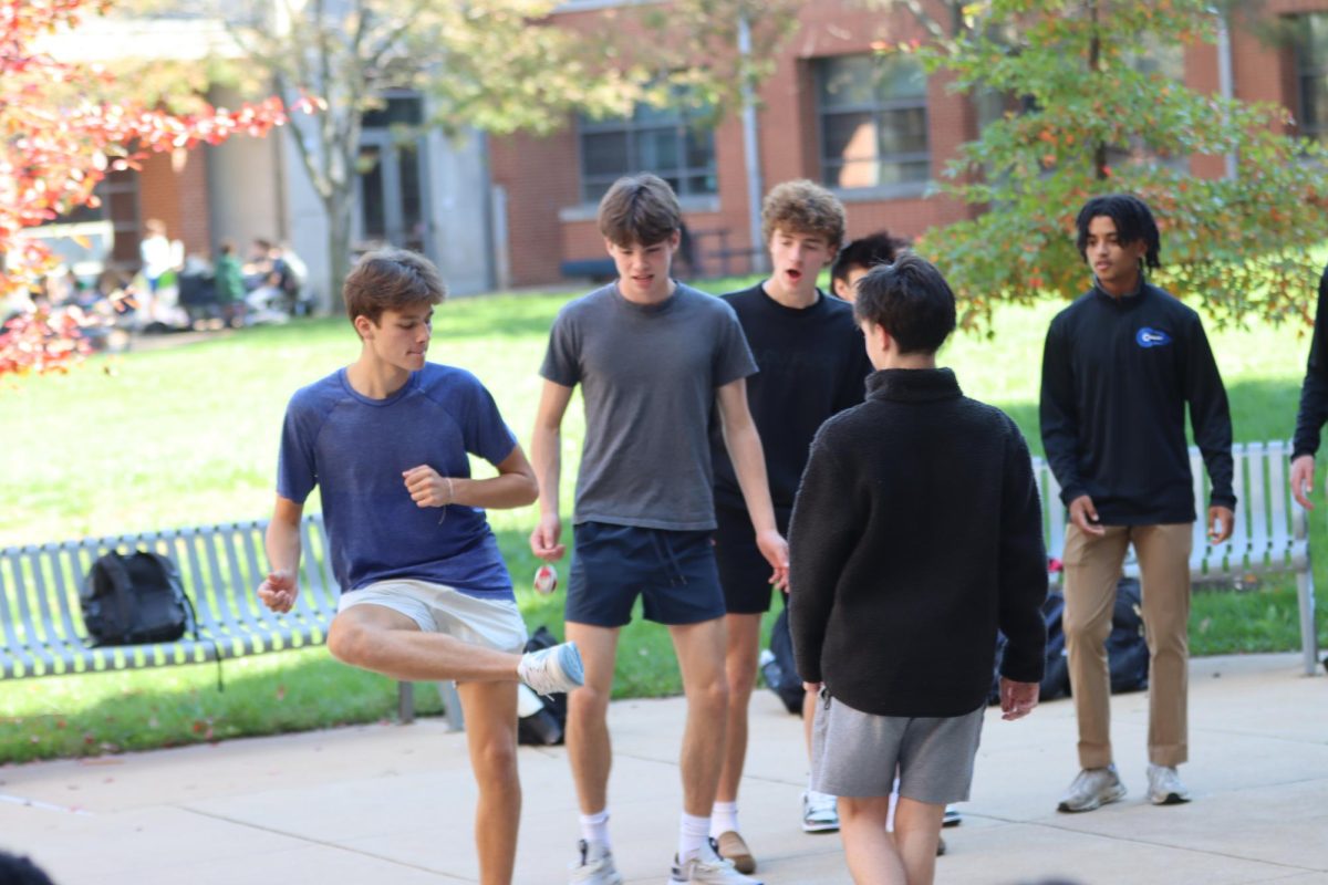 The Hacky Sack Club met in the quad. The club was founded by senior Baron Boric and is sponsored by Profe Micah Johnson. The club typically meets on B days during Greyhound Time in the quad or inside. “Profe Johnson introduced me and some of my peers to Hacky Sack, and he shared that a long wish of his is for a club or group to be created that’s dedicated to learning Hacky Sack,” Boric said. “The group I managed to get together does a great job at building solidarity and having fun from such a simple but enjoyable activity. Hacky sack club is a place where anyone can come to get rid of stress, make new friends and just have fun sacking.”