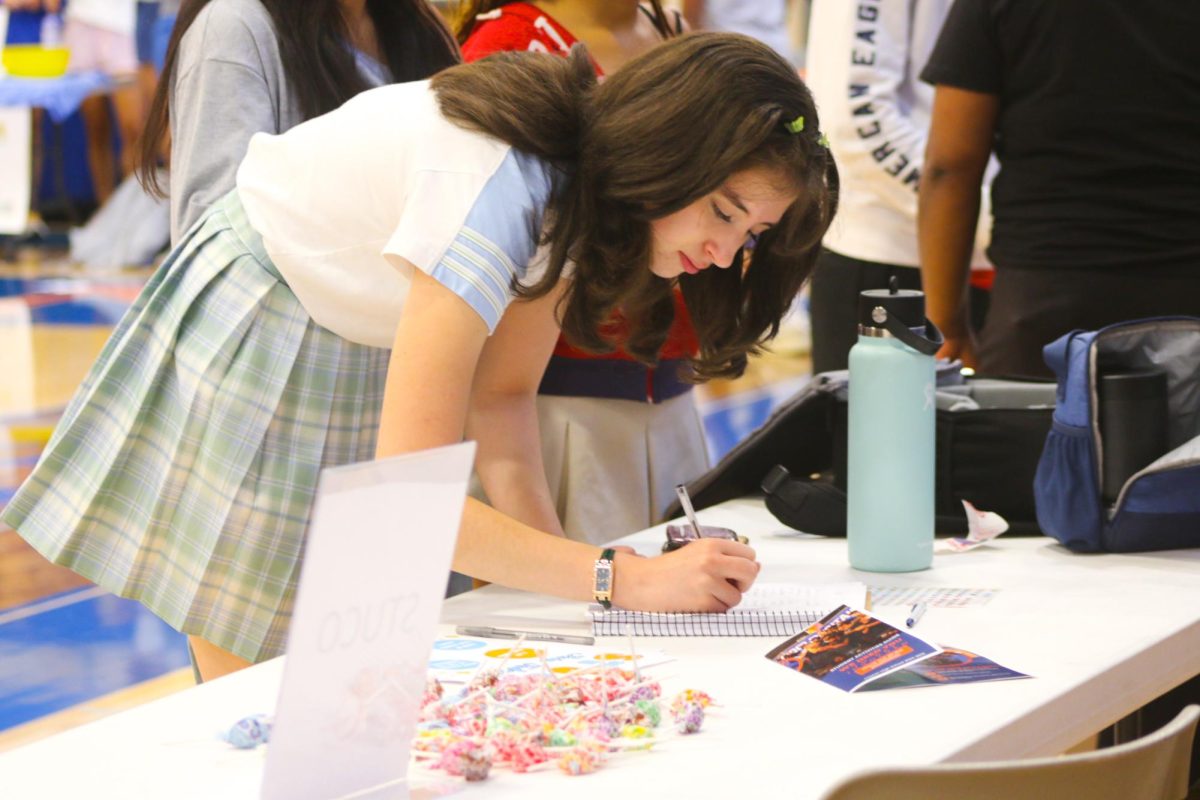 At the STUCO booth, senior Wendy Stephens signs up to help with Homecoming activities the week of Sept. 30.